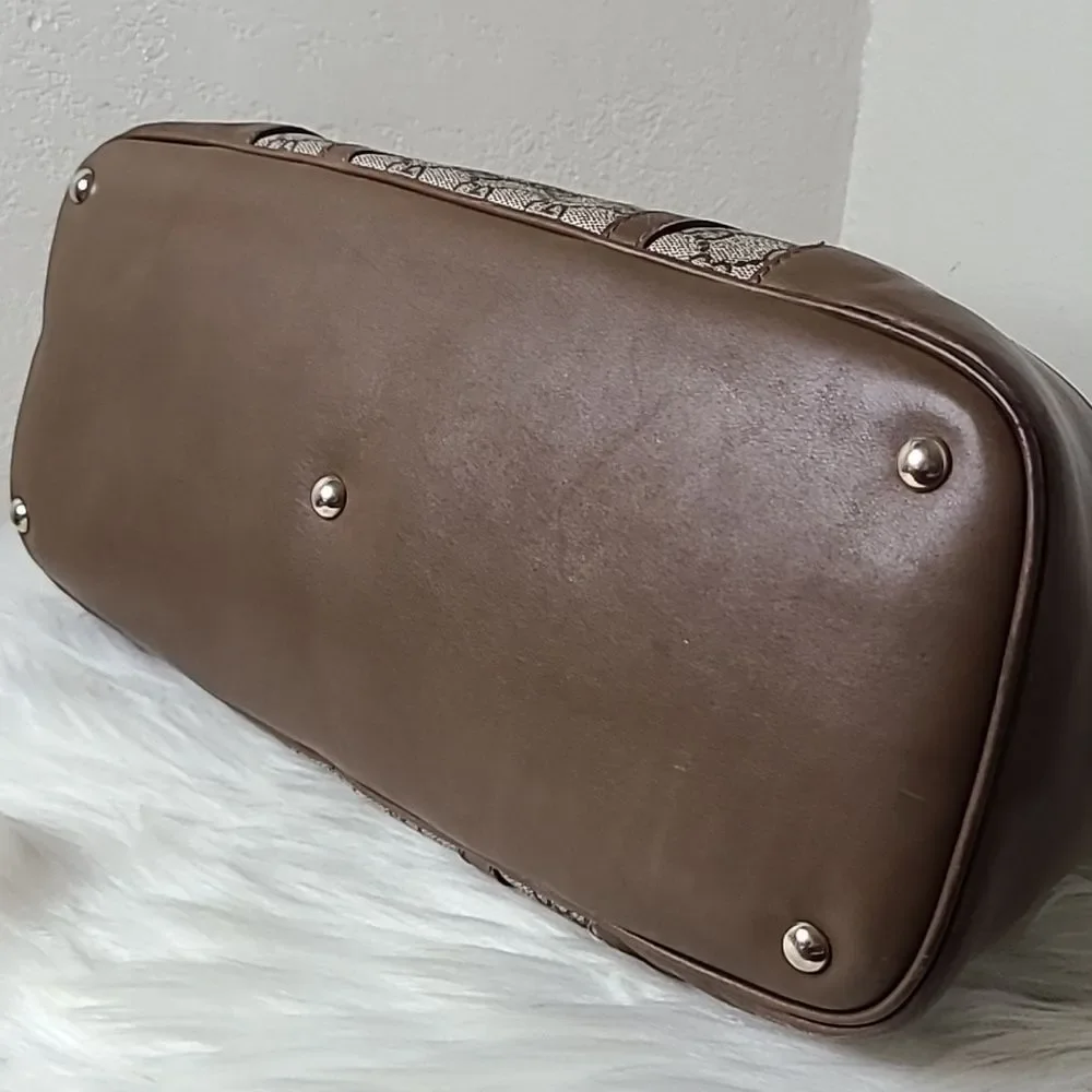 💯 Authentic Gucci Handbag 🍀 - Picture 7 of 16